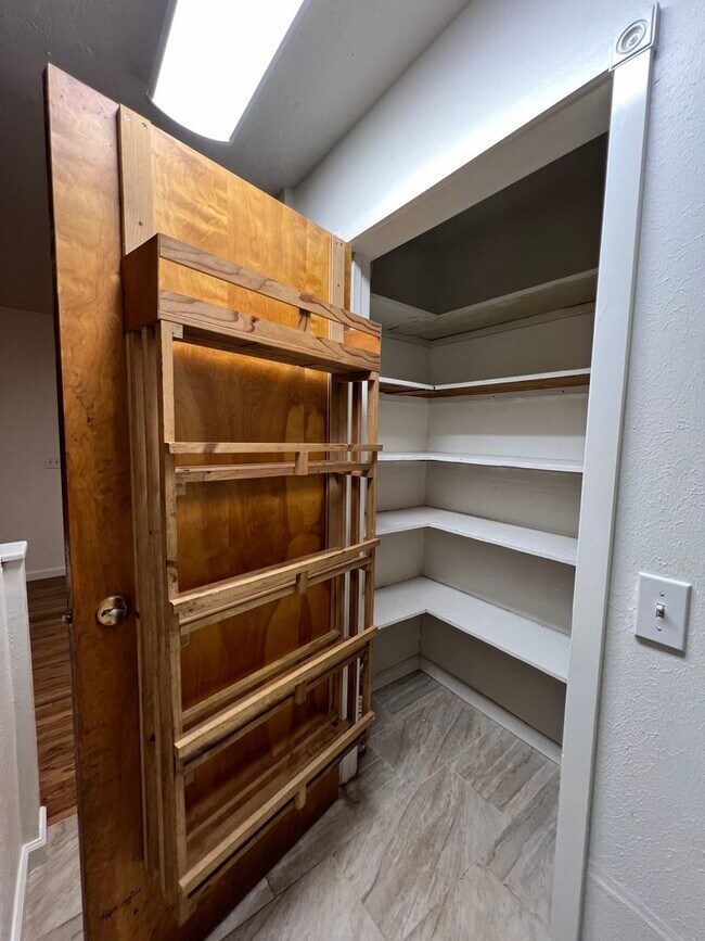 Building Photo - 1,192 Square Foot 3 bedroom, 2 bath privat...