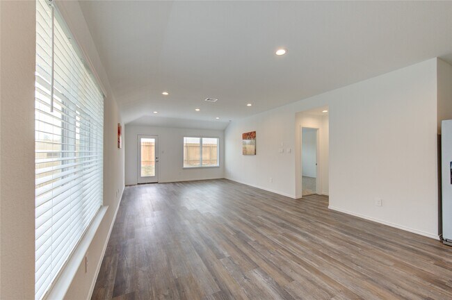 Building Photo - 24434 Elmwood Falls Dr