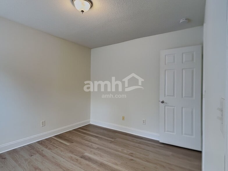 Building Photo - 6017 Namozine Ct