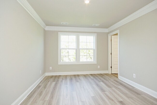 Building Photo - Limited-Time Offer: $0 Application Fees! Pet-Friendly Crozet Townhome