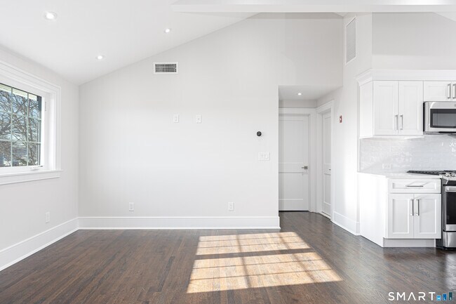 Building Photo - 38 Poe Ct