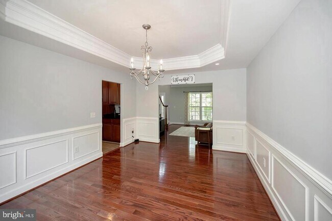 Building Photo - 6 Towering Oaks Dr