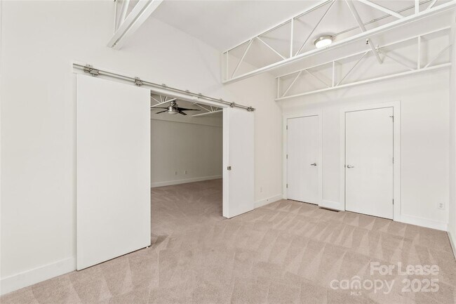 Building Photo - 931 Westmere Ave