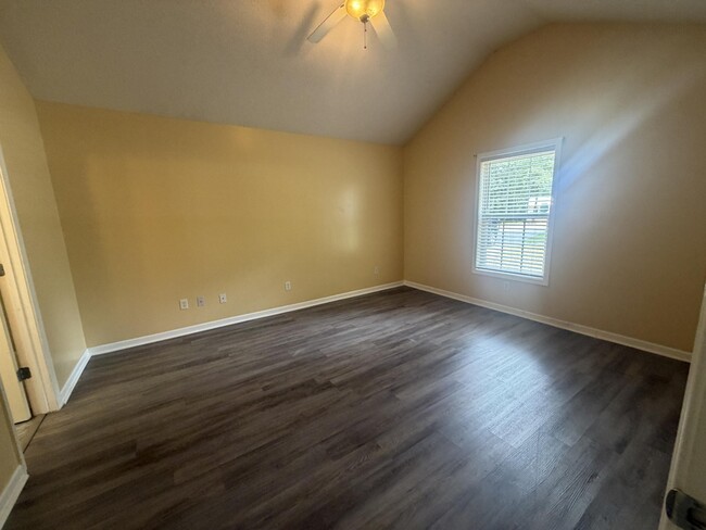 Building Photo - 30 Spanish Moss Cir