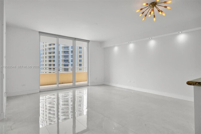 Building Photo - 808 Brickell Key Dr