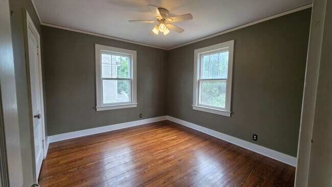 Building Photo - Beautiful 2BR 1BA unit w/ Covered Porch in Downtown Liberty