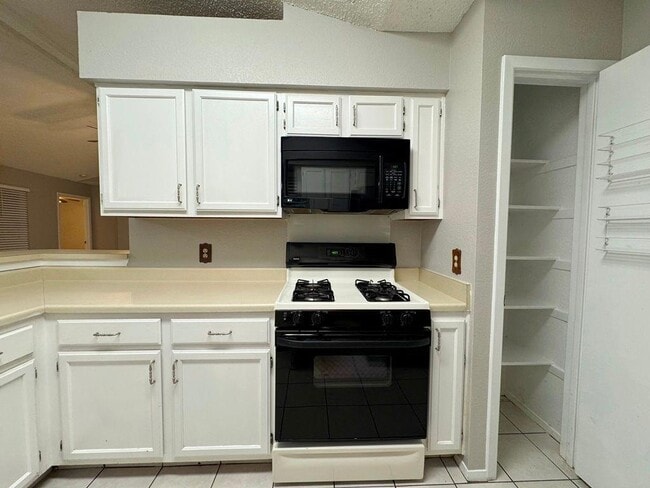 Building Photo - 2917 Zeke Bend