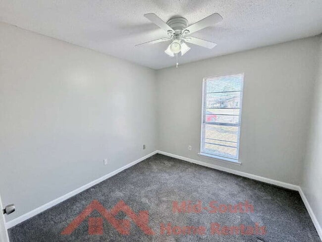 Building Photo - 7029 Tree Line Cove