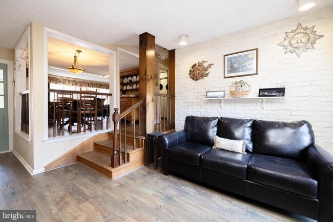 Building Photo - 46 Roosevelt Ave