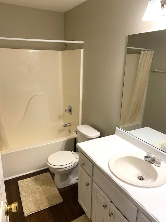 Building Photo - 1945 Grayson Oaks Ct