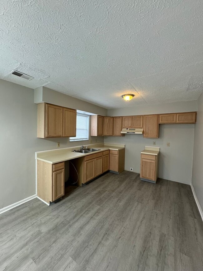 Building Photo - 6748 Fairway Ave