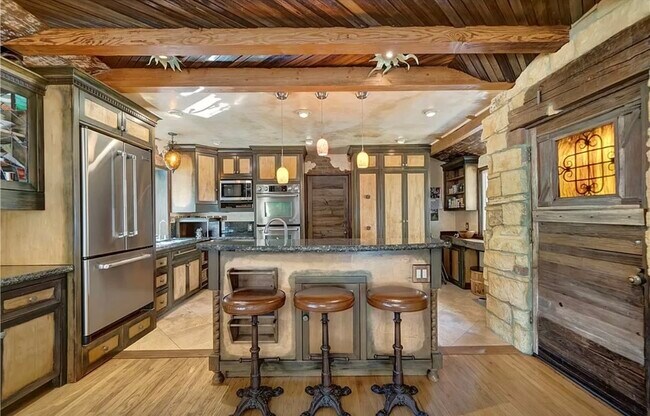 Building Photo - 4984 Topanga Canyon Blvd