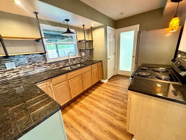 Building Photo - Beautiful Ranch Style Home