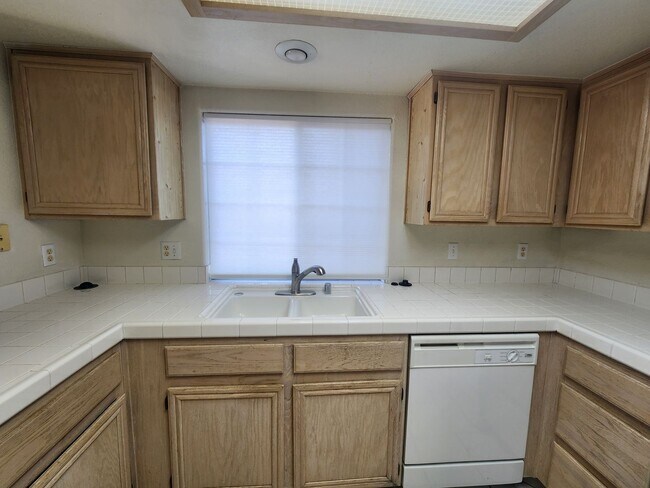 Building Photo - Great Location in Green Valley