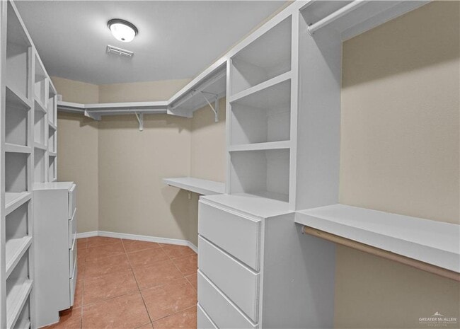 Building Photo - 27 Flamingo Ave