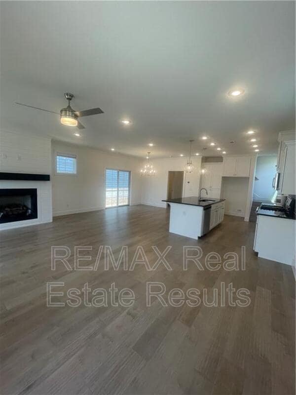 Building Photo - 4206 W Bronco Dr
