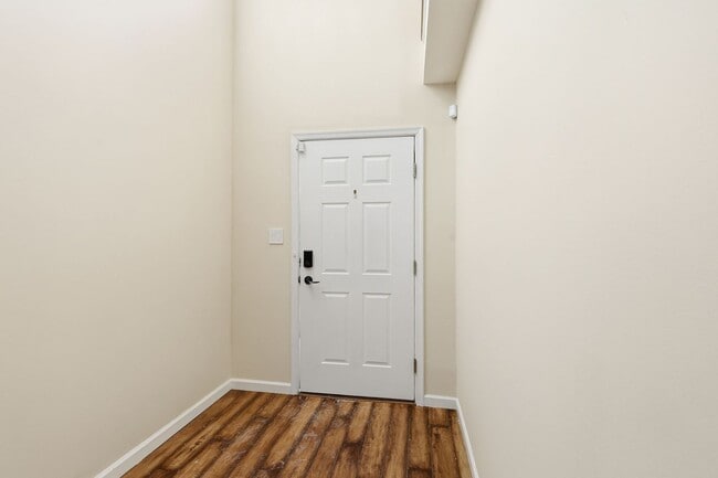 Building Photo - Unbeatable location near Lake Ridge Park and Marina, offering boating, fishing, wildlife and bird...