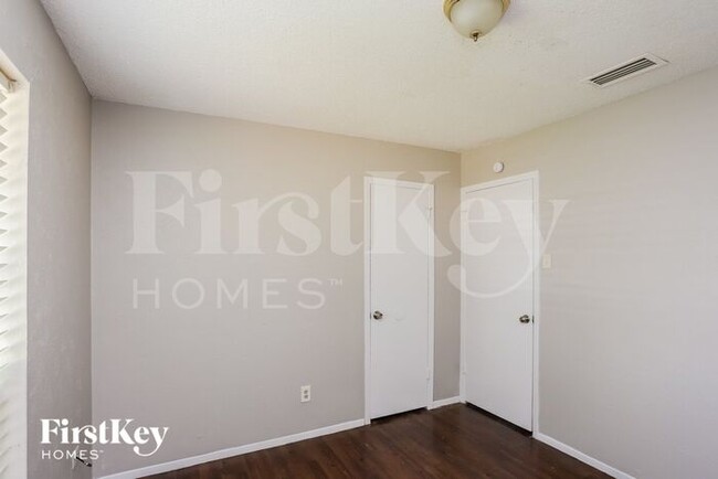 Building Photo - 908 Wandering Way Dr