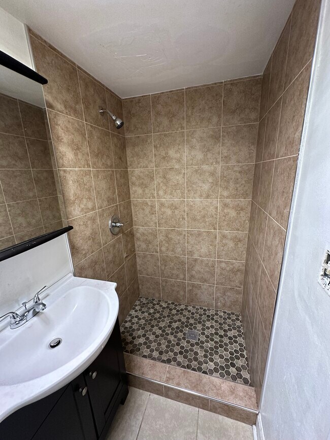 Building Photo - 4833 Belair Rd