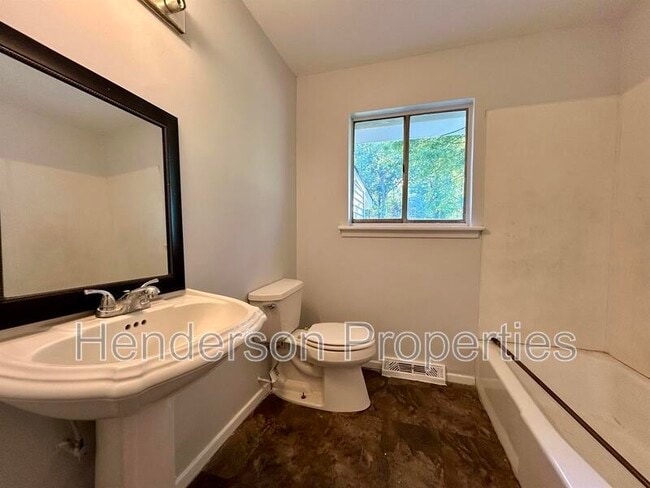 Building Photo - 908 Bilmark Ave