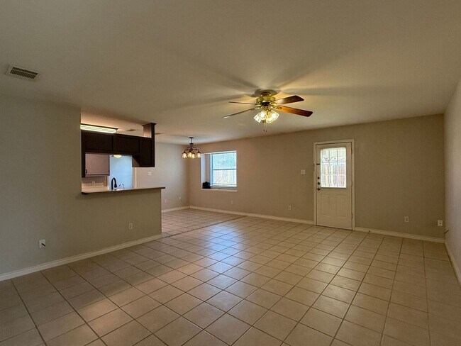 Building Photo - 1820 Fleetwood Dr