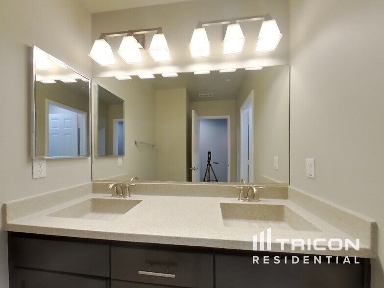 Building Photo - 13725 Polk Ct