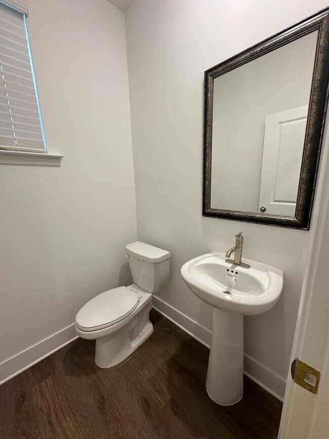 Powder room - 2760 Westgate Pk Dr