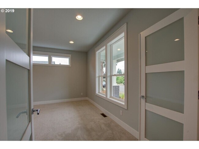 Building Photo - Stylish 3-Bedroom Home w/ Flex Space, Cove...