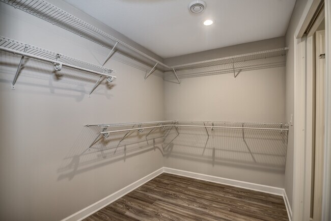 Building Photo - 1617 Charleston Dr