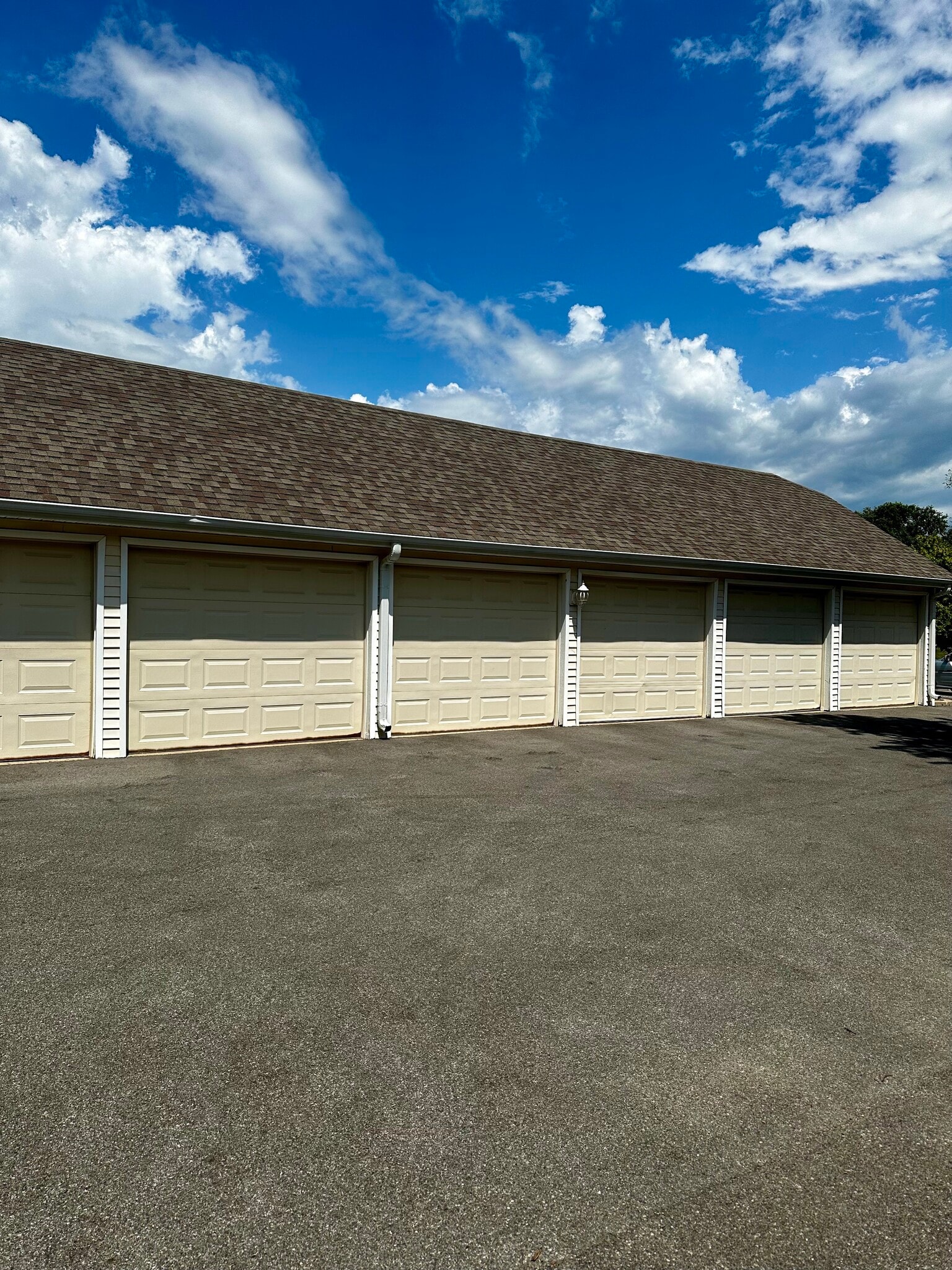 Garage - 955 Misty Glen Dr