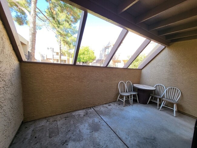 Building Photo - EXCELLENT TOWNHOME IN TEMPE!