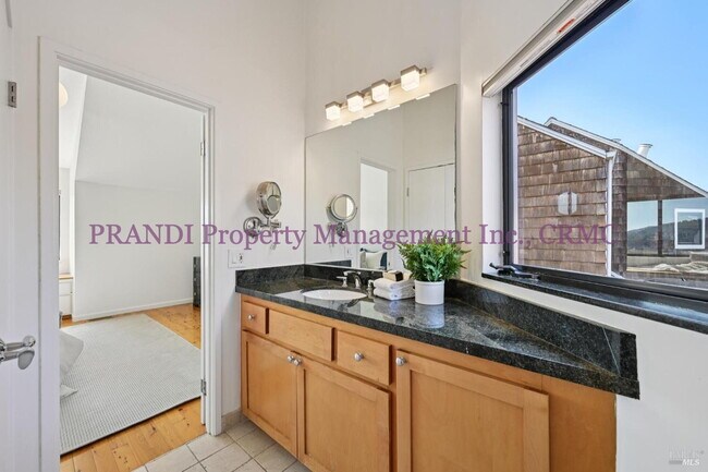 Building Photo - Panoramic View From This Strawberry Home w...