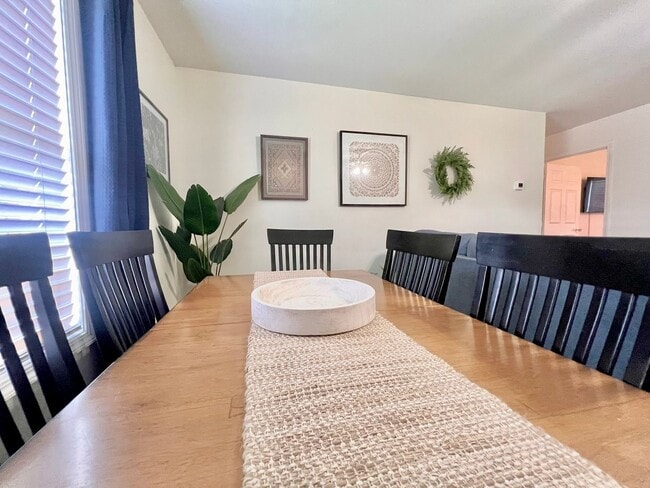 Building Photo - 707 Bagwell Ct