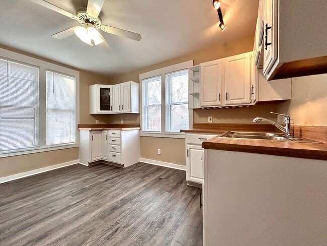 Building Photo - 2 Bedroom 2 Bath Home in Eastown!