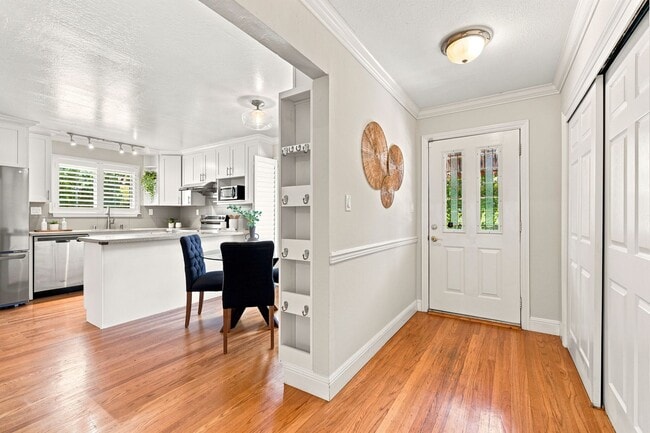 Building Photo - Spacious 4-bedroom 2-Bath in Desirable Area in Walnut Creek!
