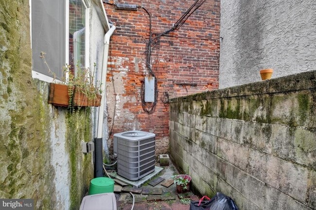 Building Photo - 1304 S Fairhill St