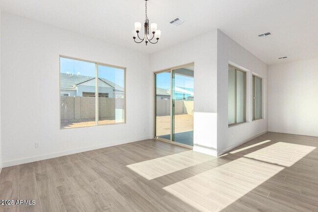 Building Photo - 1510 E Flower St