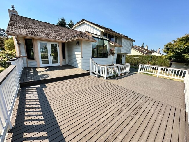 Building Photo - Stunning large 3 bedroom home in West Aubu...