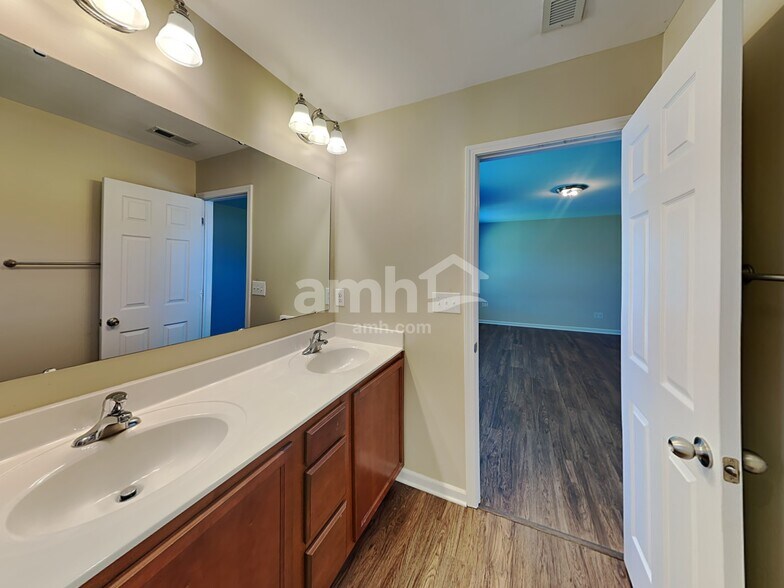 Building Photo - 2619 Bramble Ridge Ct