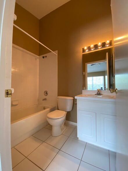 Building Photo - 1309 Throckmorton Dr