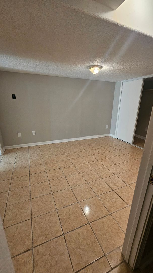 Building Photo - $2700 | 4BR/2.5BA | Pet Friendly House wit...