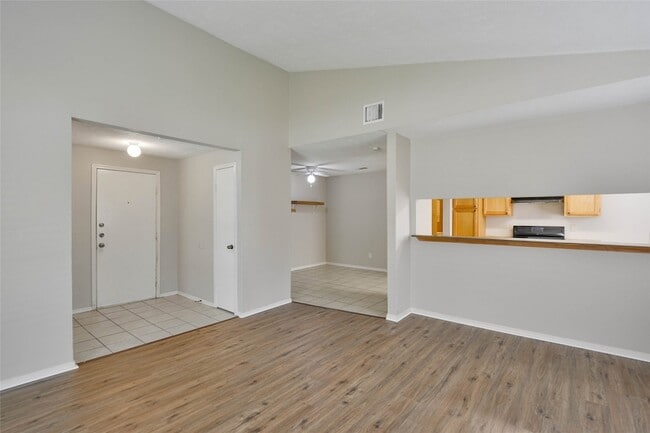 Building Photo - 28302 Doverbrook Dr