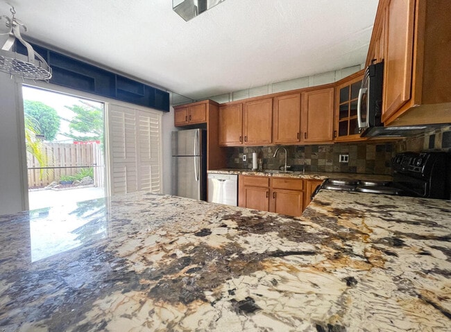 Building Photo - 65 Lake Arbor Dr