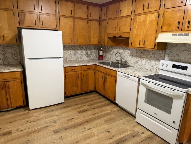 Building Photo - Large 2bed/1bath near Gov Sq Mall