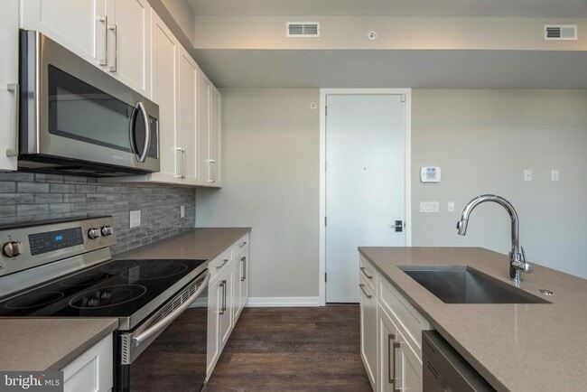 Building Photo - 1340 S 13th St