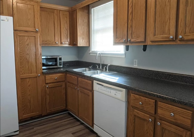 Building Photo - 1460 Snell Blvd