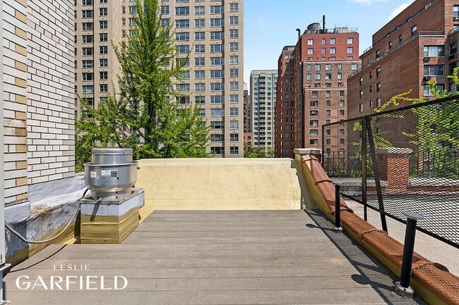 Building Photo - 320 E 55th St