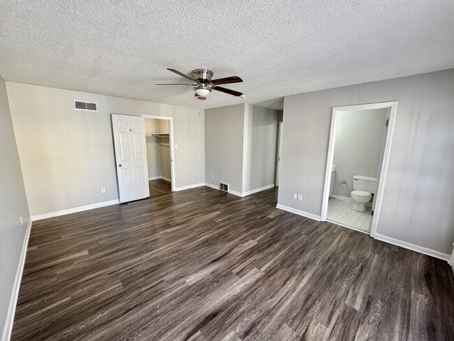 Building Photo - 6843 Amersham Dr