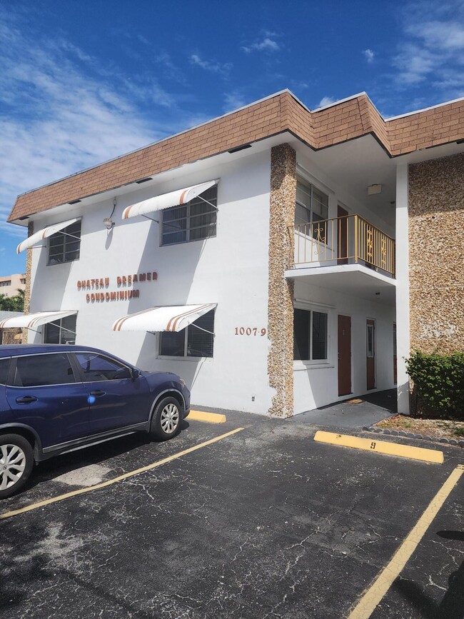 Building Photo - 1007 N 19th Ave