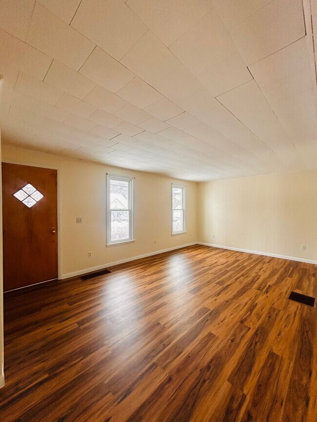 Building Photo - Village of West Carthage 3-4 Bedroom / 1.5 Bath Home